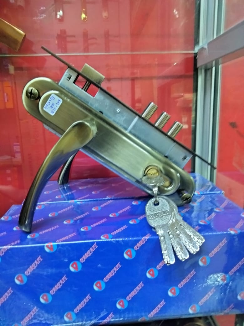 Jesilog-Decor-057881.jpeg 3 Bullets Parfait Locks