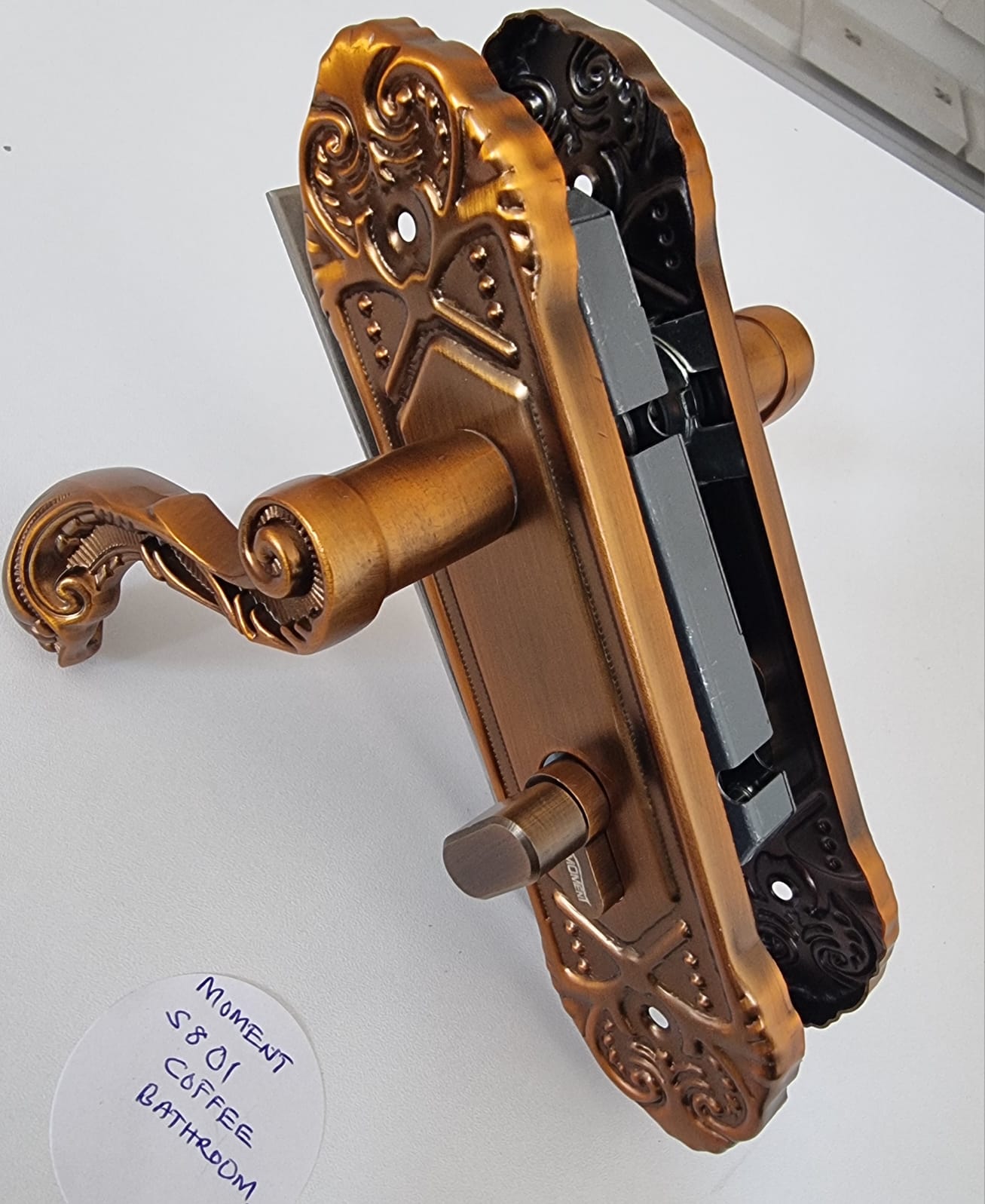 Jesilog-Decor-509431.jpeg Moment Bathroom locks