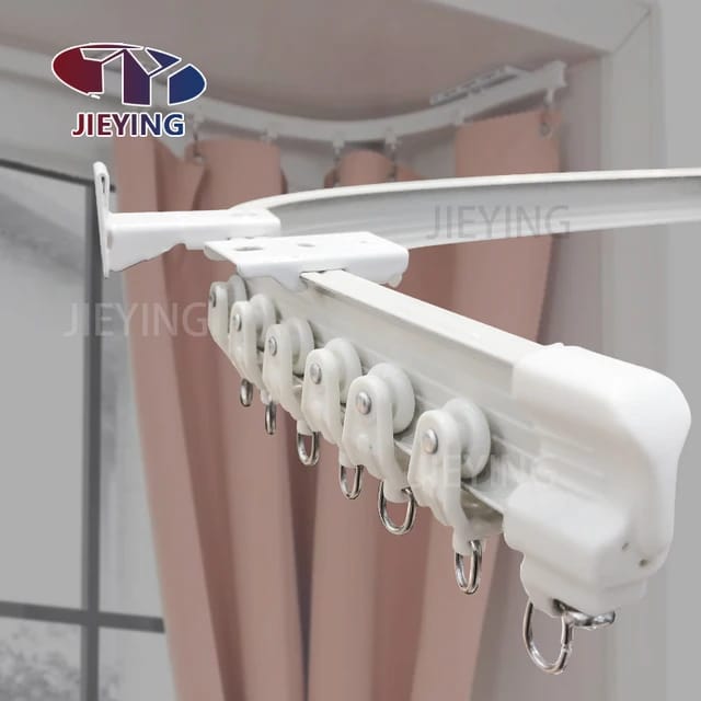 Bendable curtain rack