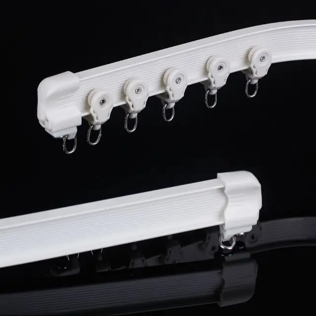 Bendable curtain rack