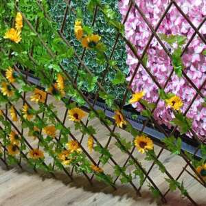 Coloured expandable fences