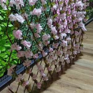 Coloured expandable fences