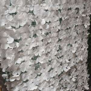 Coloured privacy fence